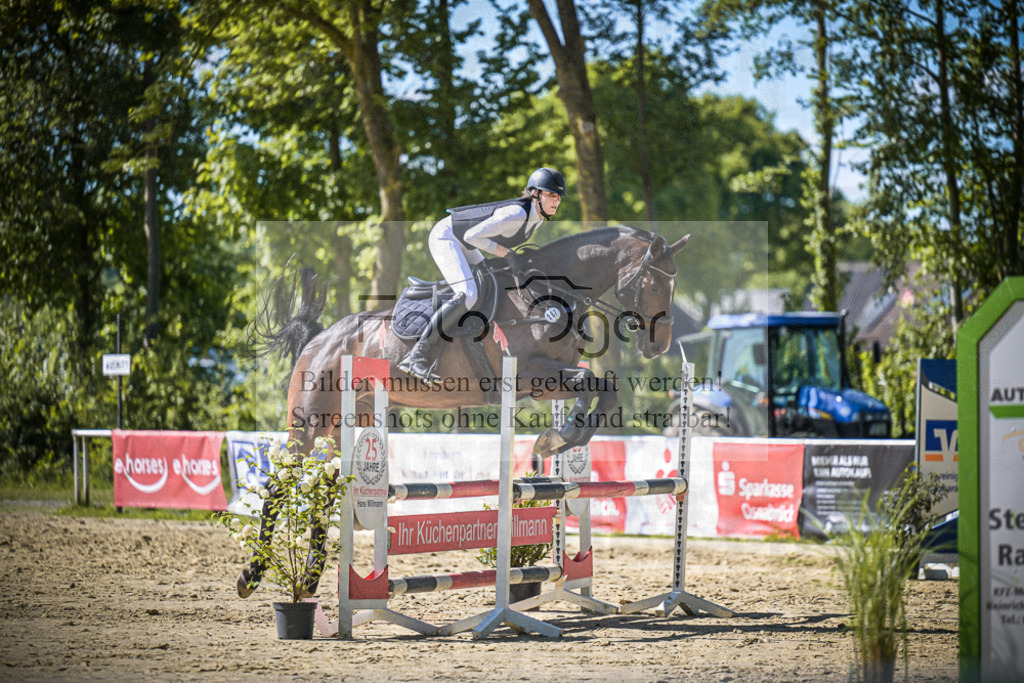 DOS_2576 | Entdecke hochwertige Reitturnierfotos von Foto Oger. Professionell, emotional und authentisch – jetzt Lieblingsmomente im Shop bestellen.Deutschlandweite Turnierfotografie. - Realisiert mit Pictrs.com