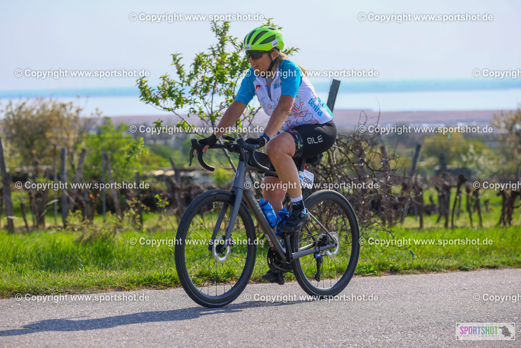 TRA_0396 | Neusiedlersee Radmarathon 2026@sportshot_your_pictrs #yourpictures#roadtowm2029 #nrm #neusiedlerseeradmarathon #neusiedlersee #neusiedlerseetourismus #burgenland #mörbisch #nrm26 #burgenlandtourismus #voglundco #poweredbyburgenlandtourismus #radsport #rad #marathon #ucigranfondo #visitburgenland #ucigranfondoworldseries