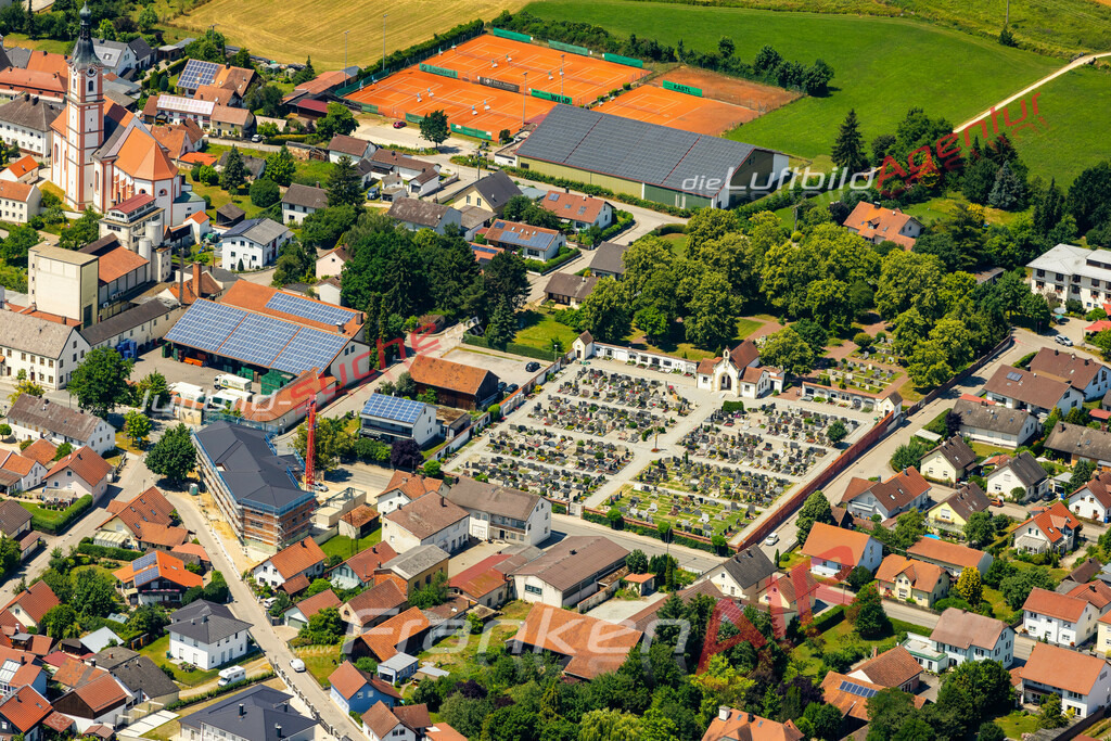 friedhof-geiselhoering-aktuelles-luftbild-601-2023 | Das Luftbild zeigt : Friedhof Geiselhöring - Die Luftaufnahme wurde 2023 vom UL-Flugzeug aus erstellt ( keine Drohne ) - 
Hochauflösende Luftaufnahme - Für grossformatige Ausdrucke geeignet. Die Geschenkidee !
Mit Lizenz und Bildrechte bestellbar