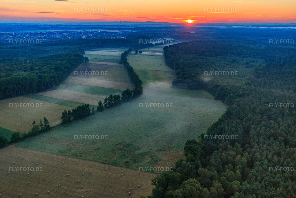 Luftbild: Sonnenaufgang im Otterbachtal mit Morgendunst in Kandel im Bundesland Rheinland-Pfalz in Deutschland. Foto: IMG_091490.jpg vom 10.07.2016 durch Werner Riehm/FLY-FOTO.de