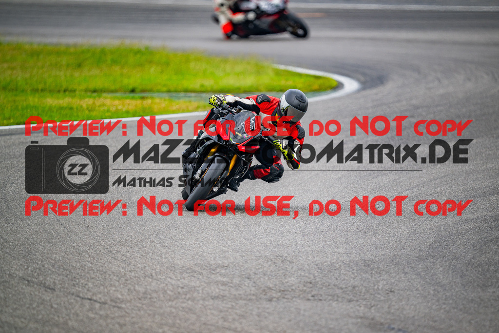 MaZZes_FotoMatrix_240701_6007705_6390 | WEISS