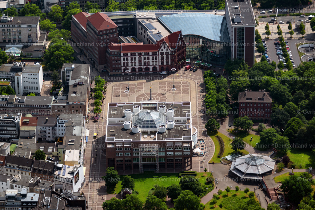 3805156 | DORTMUND 13.02.2021  Gebäude des Rathauses der Stadtverwaltung am Friedensplatz in der Parkanlage Stadtgarten im Ortsteil City-Ost in Dortmund im Ruhrgebiet im Bundesland Nordrhein-Westfalen, Deutschland. Weiterführende Informationen bei: Stadt Dortmund - Fachbereich Liegenschaften. // Wintry snowy town Hall building of the city administration on Friedensplatz in of park Stadtgarten in the district City-Ost in Dortmund at Ruhrgebiet in the state North Rhine-Westphalia, Germany. Further information at: Stadt Dortmund - Fachbereich Liegenschaften. Foto: Gerhard Launer
