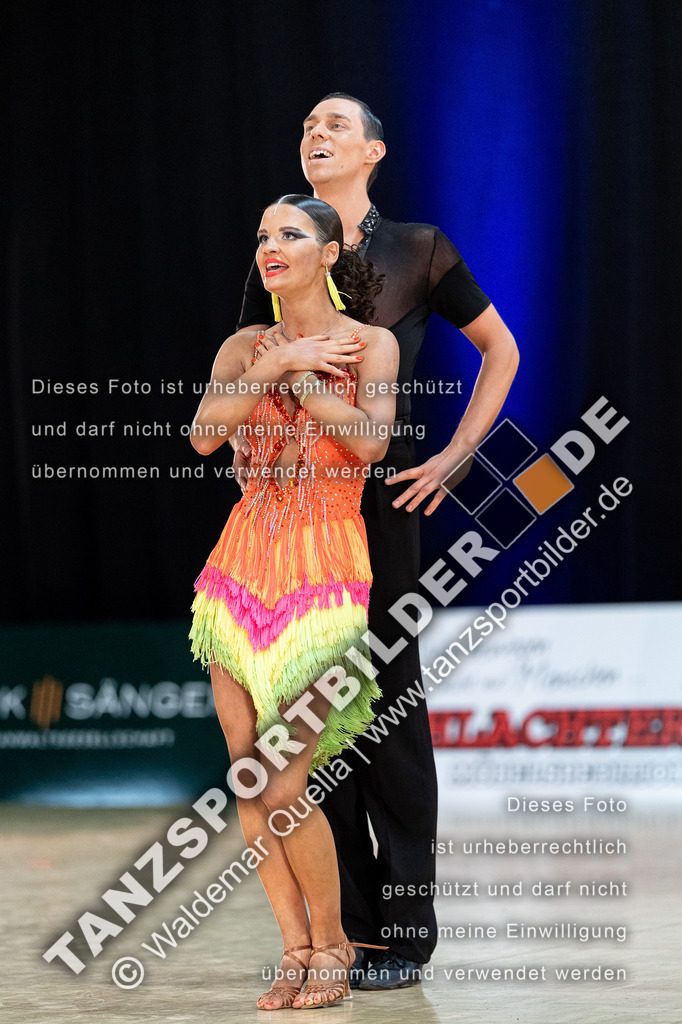 20240120-02150 | Hier finden Sie Tanz Bilder vom Latein und Standard Formationen tanzen. Sportbilder vom Tanzsport. Schöne Fotos und von Weltmeisterschaft, Europameisterschaft, Bundesliga, Regionalliga, Oberliga und Landesliga sowie von GOC Stuttgart, DanceComp, WM Bremen