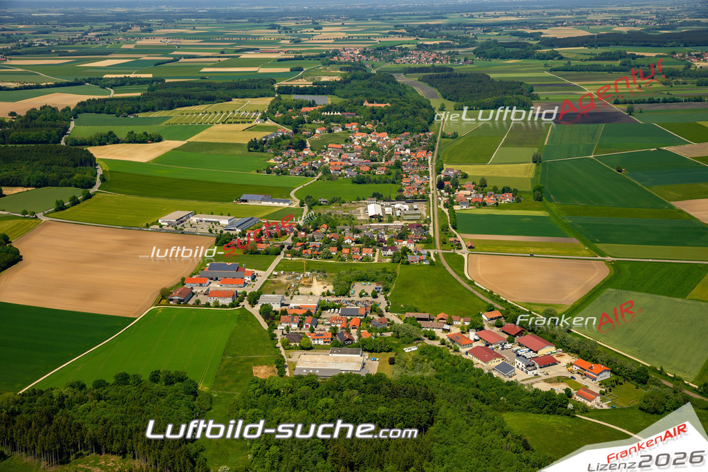 Das Luftbild zeigt Kaltenberg Geltendorf - Die Luftaufnahme wurde 2023 vom UL-Flugzeug aus erstellt ( keine Drohne ) - Hochauflösende Luftaufnahme - Für grossformatige Ausdrucke geeignet. Die Geschenkidee !Mit Lizenz und Bildrechte bestellbar