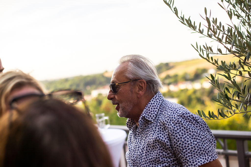 Flower Tales | Suzanne von Borsody und Kurt Holzkämper mit Lesung Flower Tales im Forte Belvedere Leisnig zum Festival Hallo Leisnig 2022. - Realisiert mit Pictrs.com