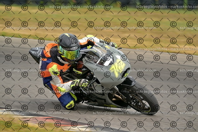 25bt05-0853 | markuskiefer.com - Realisiert mit Pictrs.com