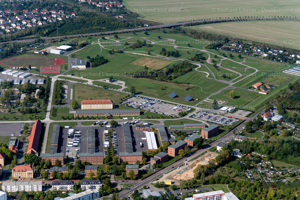 4041019 | LEIPZIG 15.09.2020 Gebäudekomplex der Bundeswehr- Militär- Kaserne mit Kraftfahrausbildungszentrum der Bundeswehr an der Landsberger Straße / Olbrichtstraße im Ortsteil Möckern in Leipzig im Bundesland Sachsen, Deutschland. // Building complex of the German army - Bundeswehr military barracks with a motor vehicle training center of the Bundeswehr on Landsberger Strasse / Olbrichtstrasse in the district Moeckern in Leipzig in the state Saxony, Germany. Foto: Gerhard Launer