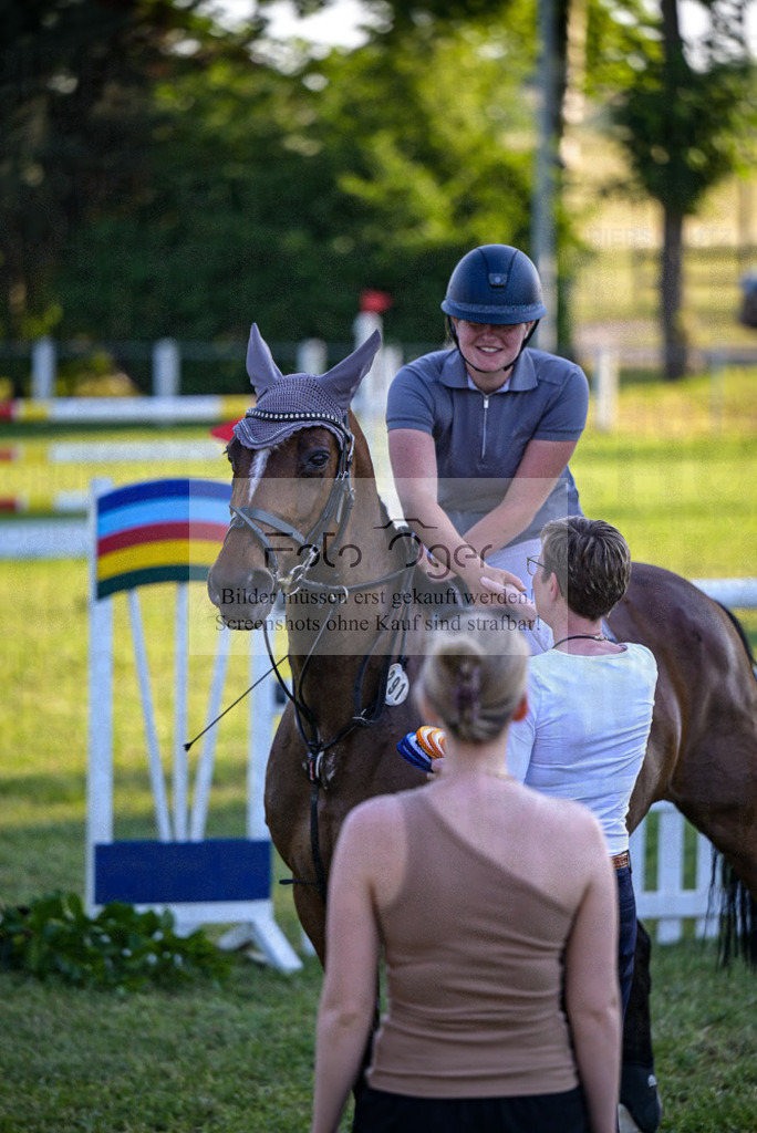 Reitturnier Voxtrup | Entdecke hochwertige Reitturnierfotos von Foto Oger. Professionell, emotional und authentisch – jetzt Lieblingsmomente im Shop bestellen.Deutschlandweite Turnierfotografie. - Realisiert mit Pictrs.com