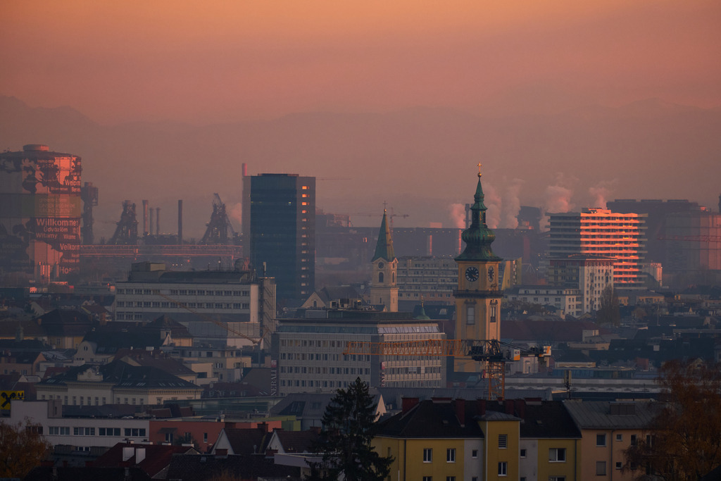 Blick vom Pöstlingberg in die Stadt Linz | Linz, Austria - November 06, 2025: Blick vom Pöstlingberg in die Stadt Linz- - Realisiert mit Pictrs.com