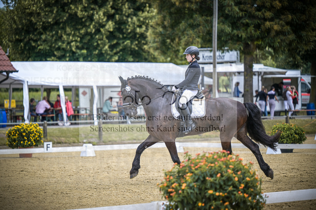 DOS_1726 | Entdecke hochwertige Reitturnierfotos von Foto Oger. Professionell, emotional und authentisch – jetzt Lieblingsmomente im Shop bestellen.Deutschlandweite Turnierfotografie. - Realisiert mit Pictrs.com