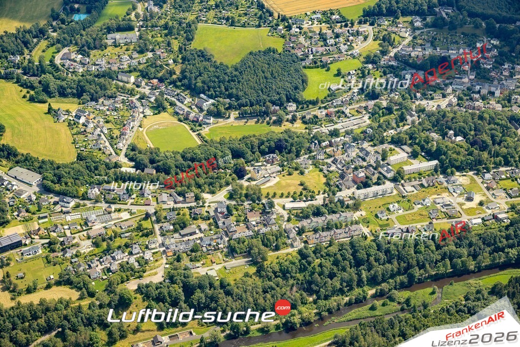 Das Luftbild zeigt :  Hirschberg - Die Luftaufnahme wurde 2024 vom UL-Flugzeug aus erstellt ( keine Drohne ) - Hochauflösende Luftaufnahme - Für grossformatige Ausdrucke geeignet. Die Geschenkidee !Mit Lizenz und Bildrechte bestellbar