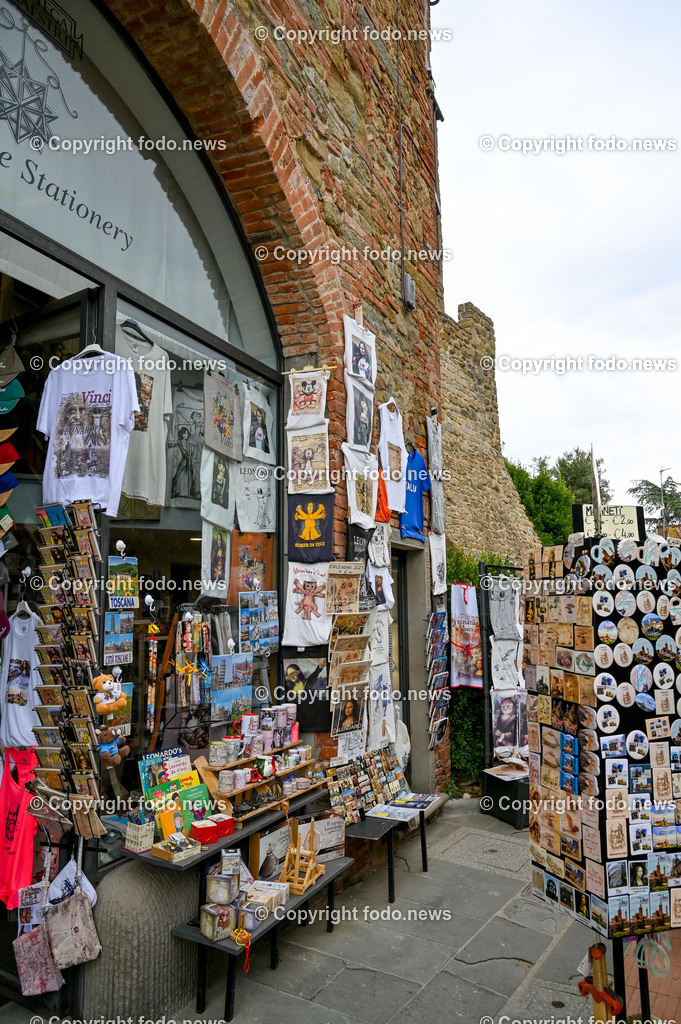 Italien_ Toskana_ Vinci_ 31.05.2024-80 | 31.05.2024, Italien, ITA, Toskana, Vinci im Bild Stadtansichten, Gebäude, Architektur, Touristen, Historisch, Souvenir, Altstadt, Museum, Statuen, Skulpturen, Leonardo Da Vinci, Castello dei Conti Guidi, Museo Leonardiano


Vinci ist eine italienische Gemeinde in der Metropolitanstadt Florenz, Region Toskana.
Quelle: Wikipedia
