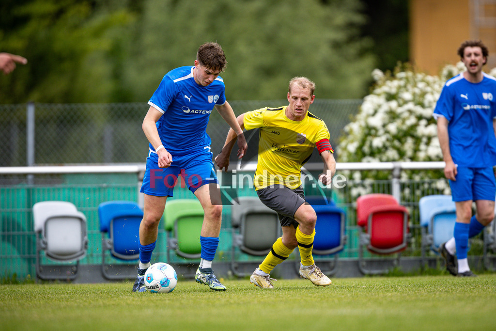 SV Bernried gegen SG TSV Schäftlarn / SC Baierbrunn | Fußball Herren A-Klasse Gruppe 5 Zugspitze 2025/26, SV Bernried gegen SG TSV Schäftlarn / SC Baierbrunn, 20250517,Zweikampf,2025-05-17 in Bernried (Sportgelände Bernried), Benedikt ISCHWANG (SV Bernried 6), Fabian KASTL (SG TSV Schäftlarn/SC Baierbrunn 10)Copyright: WolfgangxLindner www.foto-lindner.de