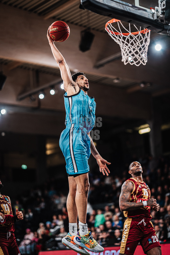 Basketball | Männer | Saison 2024/2025 | BKT EuroCup | Veolia Towers Hamburg vs. Umana Reyer Venice | 08.01.2025 | Jordan Barnett (#21, Veolia Towers Hamburg) beim Dunk