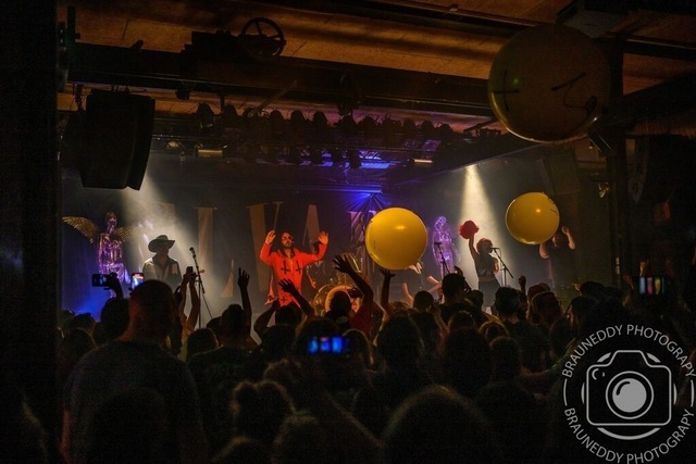 170 Elvana Dornbirn AT Jan 18 2025 by brauneddy_de | Alex Brauner
Fotografie
Photography
Brauneddy
Holzerparty
Staufen Holzer
Staufenholzer
Hilzingen
Holzer party
Party Holzer
Fastnacht Fasnacht
Konzert
Concert
Konzertfotografie
Concert Photography

 - Realisiert mit Pictrs.com