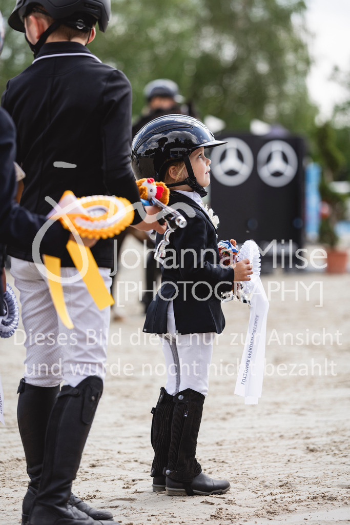 260509_PfSpTa_16_Führzügel-WB-638 | Deine schönsten Turniermomente als professionelle Fotos! Entdecke hochwertige Pferdesport-Fotografie im Online-Shop. Jetzt Fotos finden & bestellen!