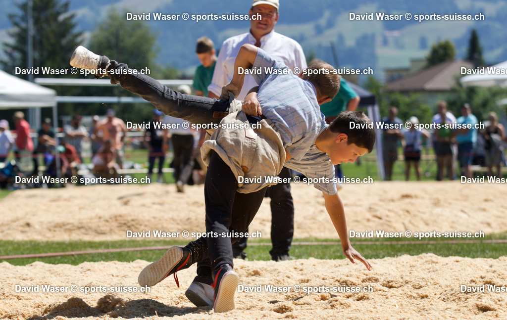 Rossier Tom (2011) - Bürgler Patrick (2012) _ La F_te R_gionale des Jeunes Lutteurs et des Actifs _ Riaz le 17.07.2022 (Photos Waser David_ EdelweissPoint) (2) | sports-suisse.ch