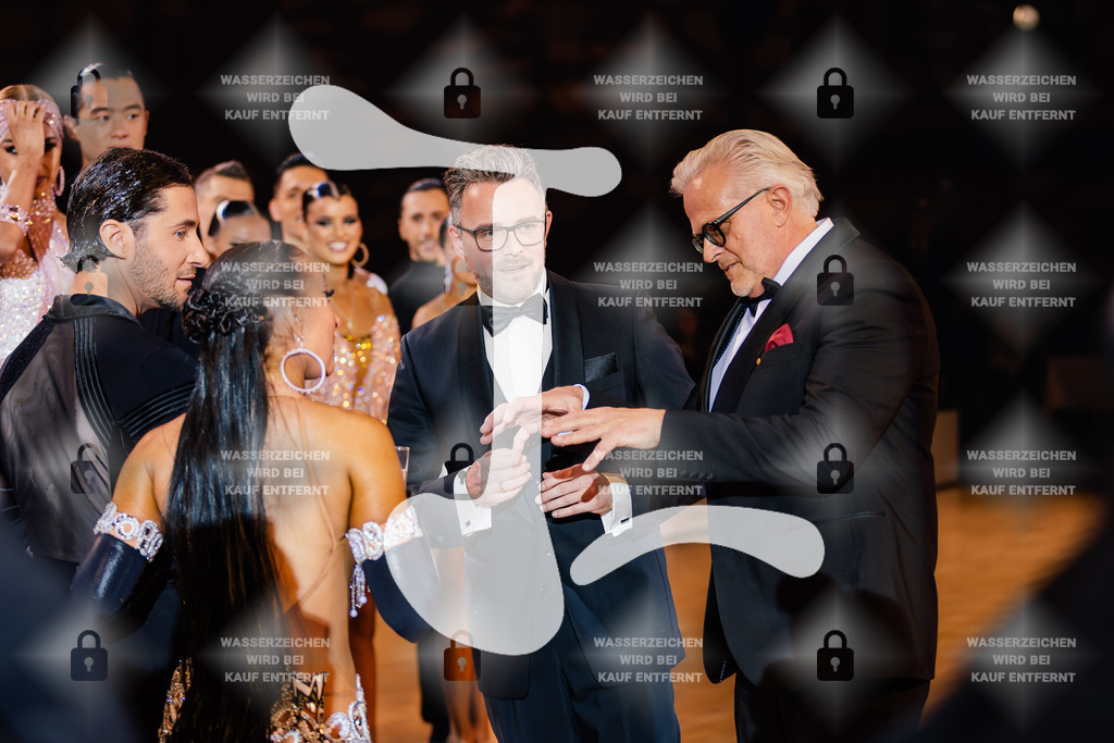 Goldstadtpokal 2025 - WDSF World Open Latin Siegerehrung-2025-01-26-2673 | Webshop for digital downloads and prints of dance sport, event & show photographer Julian Link - Realisiert mit Pictrs.com