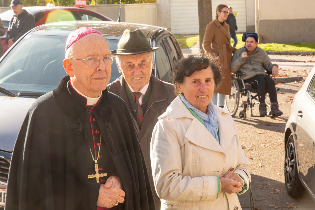 Festmesse-096 | Fotodoku der Festmesse anläßlich der Seligsprechung von Maria Theresia LEDOCHOWSKA 1975, zelebriert von Altbischof DDr. Klaus Küng und Pfarrer Mag. Zenon PAJAK in der Pfarrkirche Loosdorf. 