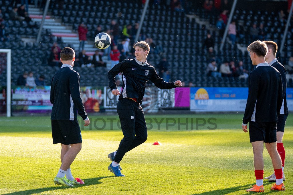 SG Sonnenhof Großaspach vs. SGV Freiberg, Fussball, Regionalliga Suedwest, 30. Spieltag, 22.04.2026 | Hugo Kretschmar (SG Sonnenhof Großaspach, #37),SG Sonnenhof Großaspach vs. SGV Freiberg, Fussball, Regionalliga Suedwest, 30. Spieltag, 22.04.2026