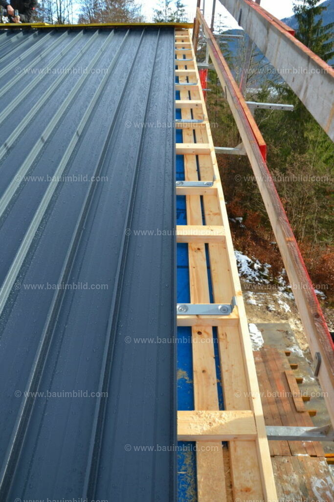 bib-lg11-spenglerarbeiten-0133 | Nach LV-Leistungsgruppen sortierte Detailfotos über den Bau eines Hauses. Alle Hausbau-Bilder direkt vom Urheber und Autor der Website Haus-Selber-Bauen.com