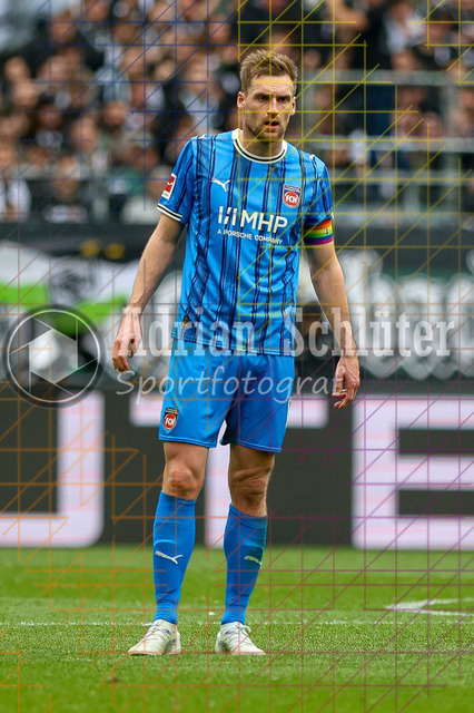 04.04.2026, GER, Fussball, Herren, 1. BL, Saison 2025/2026, Borussia Mönchengladbach - 1. FC Heidenheim | Patrick Mainka (Heidenheim) schaut 