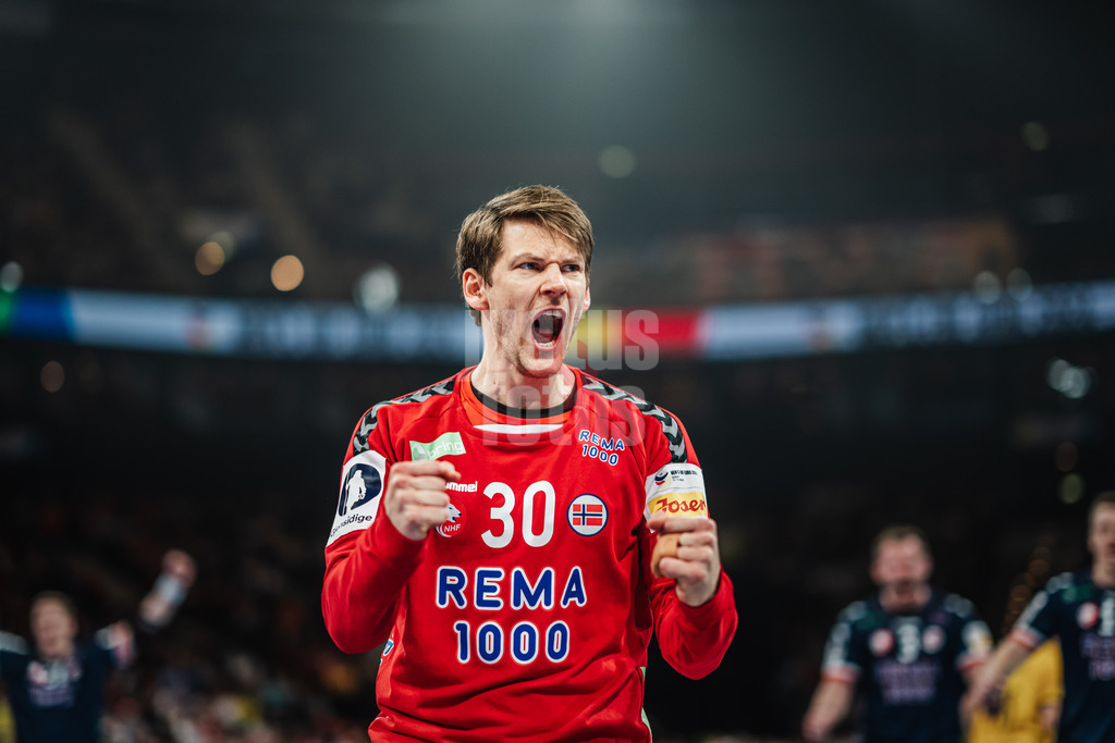Handball | Herren | EHF EURO 2024 | European Championshop Men 2024 Final Tournament | Norwegen vs. Schweden | 23.01.2024 | Torbjorn Sittrup Bergerud (#30, Norwegen, NOR) jubelt nach einem gehaltenen Siebenmeter