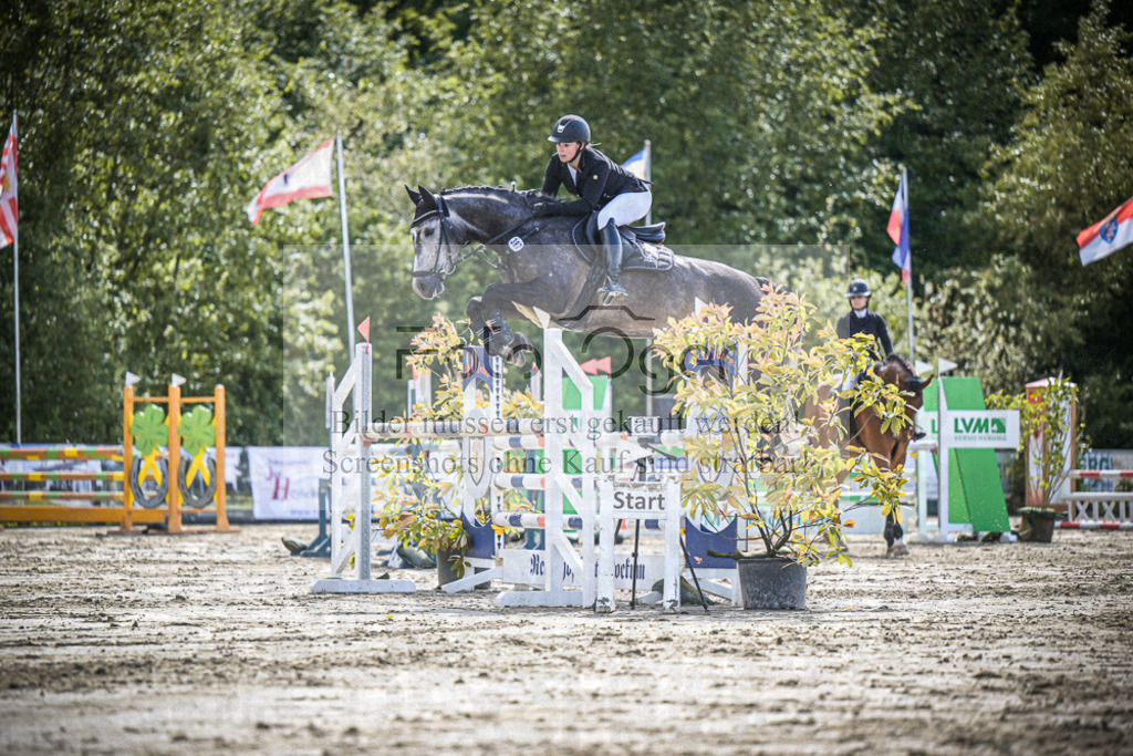 DOS_8595 | Entdecke hochwertige Reitturnierfotos von Foto Oger. Professionell, emotional und authentisch – jetzt Lieblingsmomente im Shop bestellen.Deutschlandweite Turnierfotografie. - Realisiert mit Pictrs.com