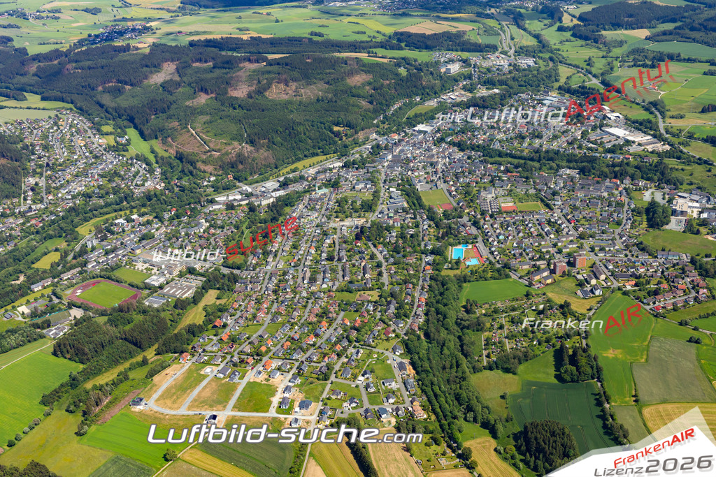 Das Luftbild zeigt :  Naila - Die Luftaufnahme wurde 2024 vom UL-Flugzeug aus erstellt ( keine Drohne ) - Hochauflösende Luftaufnahme - Für grossformatige Ausdrucke geeignet. Die Geschenkidee !Mit Lizenz und Bildrechte bestellbar