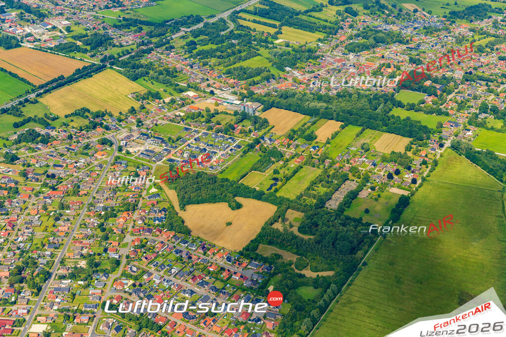 Luftaufnahme Möhlenwarf Weener - Die Luftaufnahme wurde 2025 vom UL-Flugzeug heraus erstellt ( ohne Drohne ) - Hochauflösende Luftaufnahme - für professionelle Ausdrucke geeignet. Die Geschenkidee !Mit Lizenz und Bildrechte bestellbar