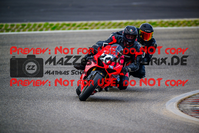 MaZZes_FotoMatrix_240910_6007705_6585 | WEISS