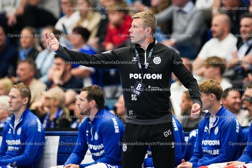 xYDR28052501022 | 28.05.2025, xydrx, Handball, 1.HBL, VFL Gummersbach - FRISCH AUF! Goeppingen, Schwalbe-Arena: Gudjon Valur Sigurdsson (Cheftrainer VFL Gummersbach) gestikulierend