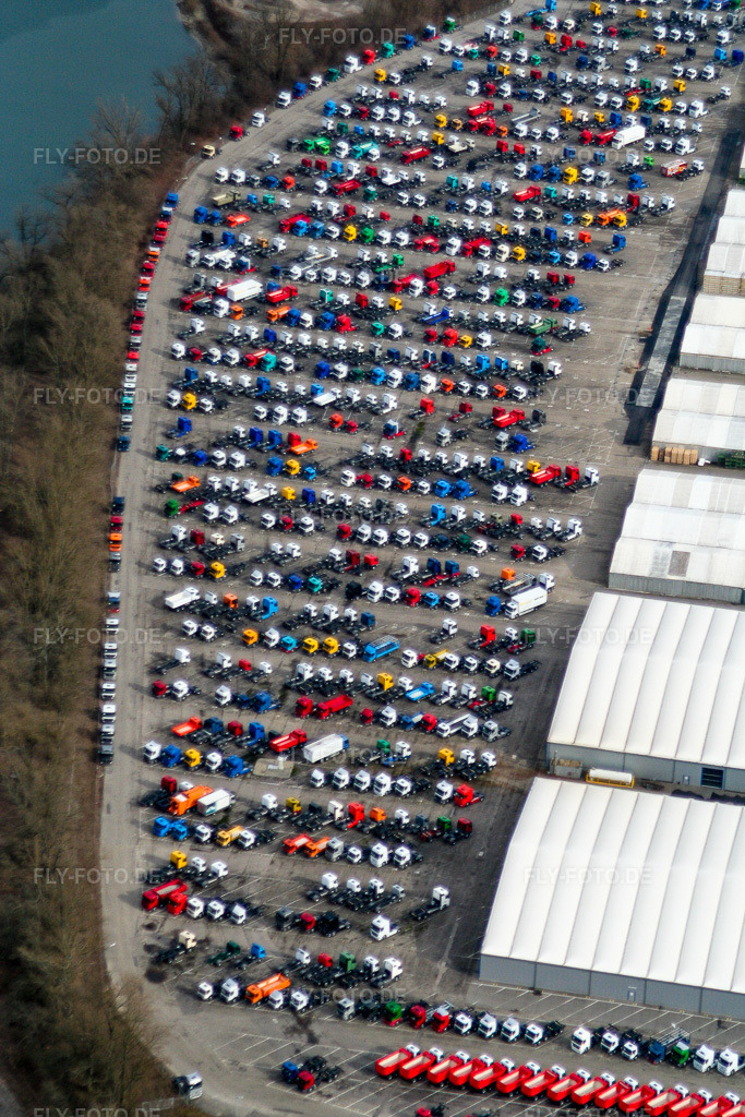 Luftbild: Abstellfläche für Daimler LKW-Produktion in Wörth am Rhein im Bundesland Rheinland-Pfalz in Deutschland. Foto: IMG_1044.jpg vom 19.02.2006 durch Werner Riehm/FLY-FOTO.de