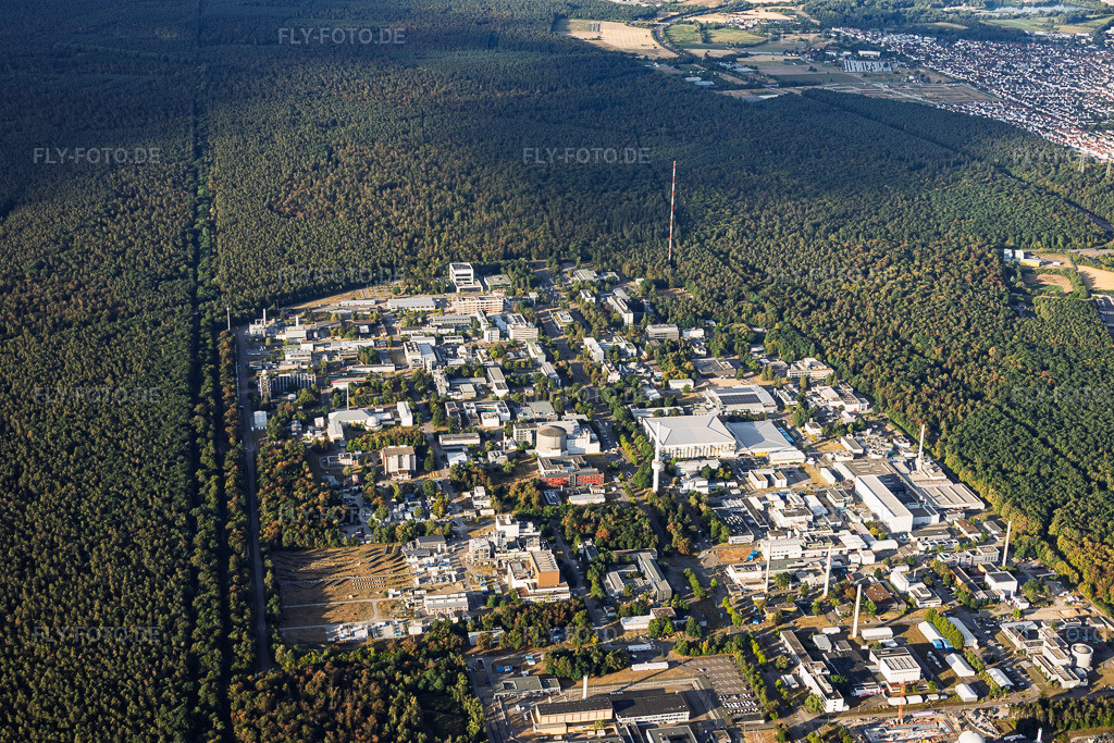 Luftbild: Karlsruhe Institut für Technologie - Campus Nord aus Nordosten im Ortsteil Leopoldshafen in Eggenstein-Leopoldshafen im Bundesland Baden-Württemberg in Deutschland. – Foto: IMG_158412.jpg vom 06.08.2026 durch Werner Riehm/FLY-FOTO.de – Auflösung des Originals: 6000 x 4000 px – KIT - Karlsruher Institut für Technologie KIT