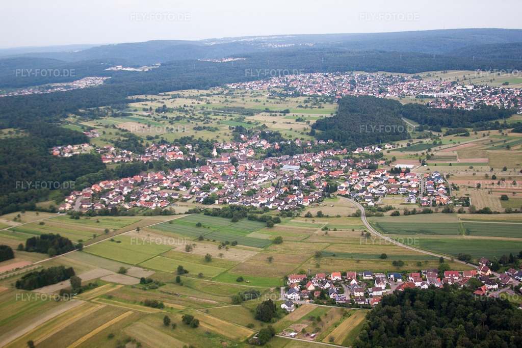 Luftbild: Ortsansicht von Südwesten im Ortsteil Feldrennach in Straubenhardt im Bundesland Baden-Württemberg in Deutschland. Foto: IMG_66769.jpg vom 07.06.2014 durch Werner Riehm/FLY-FOTO.de