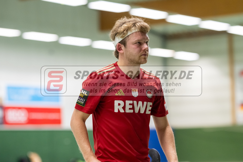 SFE_20241201_0036 | Köln, Deutschland, 01.12.2024:  Hockey 1. Bundesliga Herren Rot-Weiss Köln - HTC Uhlenhorst im KTHC Stadion Rot-Weiss Köln Tennis and Hockey Club am 01.12.2024 in Köln, Deutschland. (Foto von Stephan Fehrmann)Köln, Germany, 01.12.2024: Hockey 1. Bundesliga Herren Rot-Weiss Köln - HTC Uhlenhorst in KTHC Stadion Rot-Weiss Köln Tennis and Hockey Club at 01.12.2024 in Köln, Deutschland. (Foto from Stephan Fehrmann)