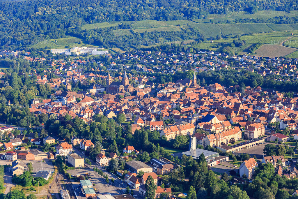 Aerial view: Hoche Barracks in Wissembourg in the state Bas-Rhin, France. – Photo: IMG_089941.jpg taken on 06/26/2016 by Werner Riehm/FLY-FOTO.com – Resolution of the original: 5385 x 3590 px