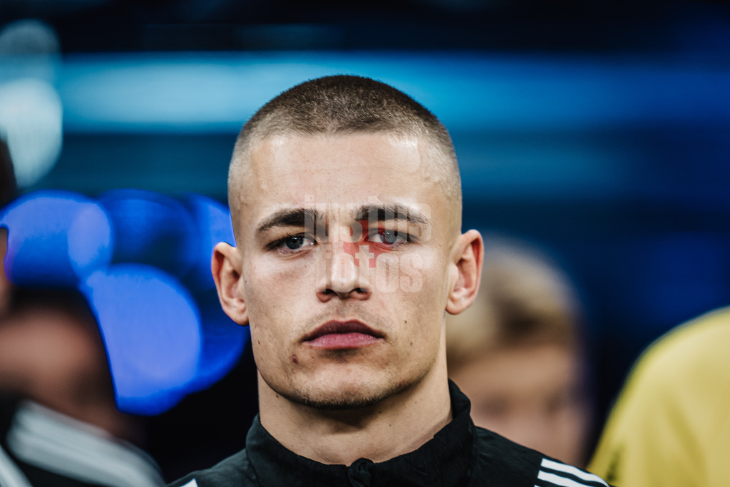 Fußball | Männer | Saison 2025/2026 | 1. Fußball-Bundesliga | 10. Spieltag | Hamburger SV vs. Borussia Dortmund | 08.11.2025 | Miro Muheim (#28, HSV) Einlauf ins Stadion