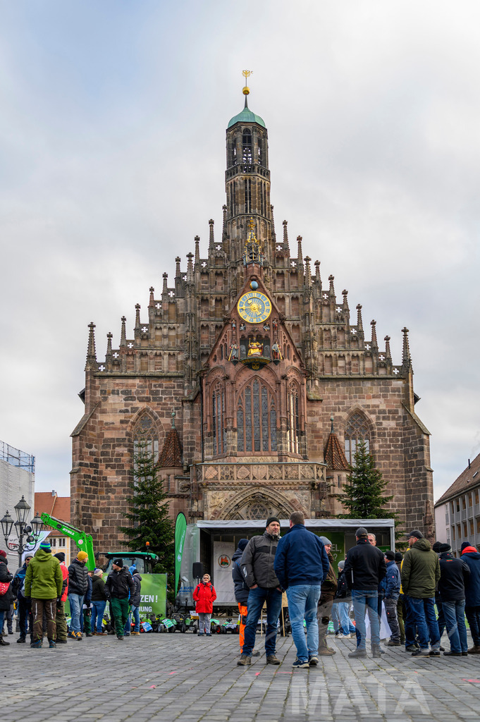 _DWI0389 | Bauerndemo gegen Agrarpolitik der Bundesregierung  auf dem Straße Obstmarkt und Hauptmarkt . Nürnberg, 08.01.2024 - Realisiert mit Pictrs.com