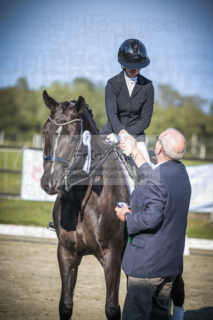 DOS_0034 | Entdecke hochwertige Reitturnierfotos von Foto Oger. Professionell, emotional und authentisch – jetzt Lieblingsmomente im Shop bestellen.Deutschlandweite Turnierfotografie. - Realisiert mit Pictrs.com