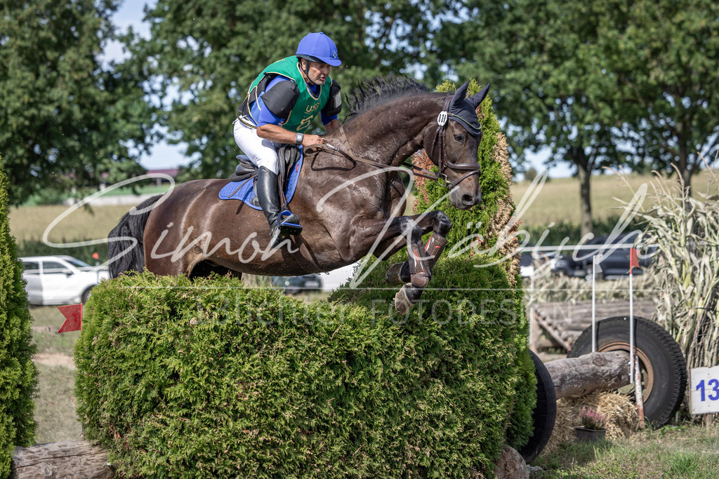 20250907-_3LI1072 | Tierfotografie Pferde, Hunde, Katzen, Haustiere.
Turnierfotografie Reitturniere, Reiten, Springreiten, Dressur in Hanau, dem Main-Kinzig-Kreis und dem Rhein-Main- Gebiet um Frankfurt