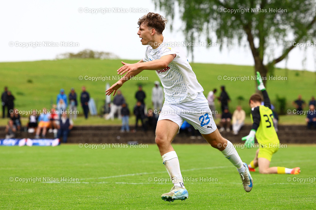 NH_JFVLübeckU19_HolsteinKielU19_SHFVLandespokal_29052025 | #23 Kian Tack (Holstein Kiel U19) bejubelt seinen Treffer zum 1:3.Fußball I Junioren I SHFV-Landespokal (A-Junioren) I Saison 2024-2025 I Finale I JFV Lübeck U19 - Holstein Kiel U19 I 29.05.2025 I Uwe-Seeler-Fußball-Park
