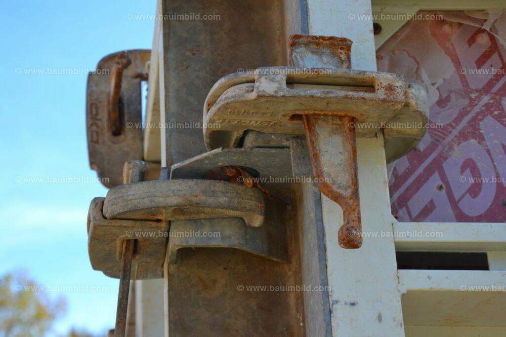 bib-lg04-betonarbeiten-0626 | Nach LV-Leistungsgruppen sortierte Detailfotos über den Bau eines Hauses. Alle Hausbau-Bilder direkt vom Urheber und Autor der Website Haus-Selber-Bauen.com