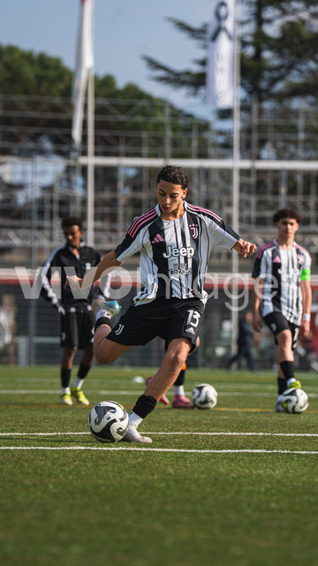 juv_lut_fmachado-0131 | Images from the Juniors B match between Juventus Academy and FC Lutry, played on 18 March 2026 in Lutry, Switzerland, featuring players, coaching staff and match action throughout the game.