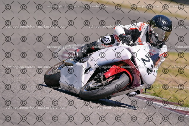 26bt04-1217 | markuskiefer.com - Realisiert mit Pictrs.com