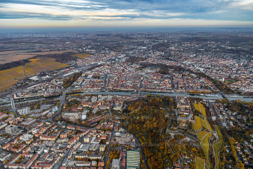 3808577 | Innenstadt mit Ringpark und Festung