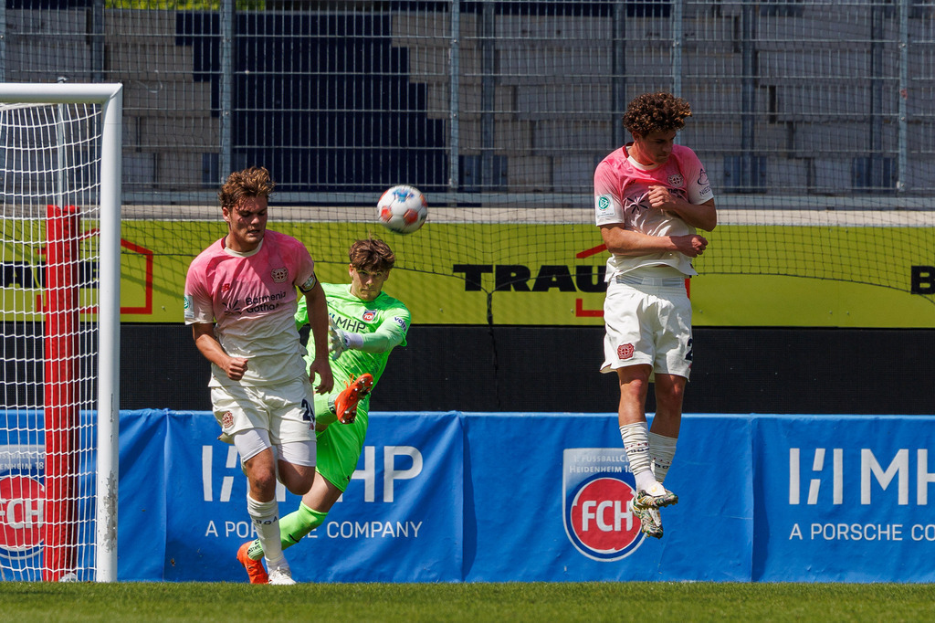 20260503-U19_FCH-LEV_125 | 1.FC Heidenheim 1846 vs. Bayer 04 Leverkusen, Fußball, U19, A-Junioren, NWL, U19-DFB-Nachwuchsliga, 2025/2026, Achtelfinale, 03.05.2026 in Heidenheim, Voith Arena(Foto: Michael Bulling) - Realisiert mit Pictrs.com
