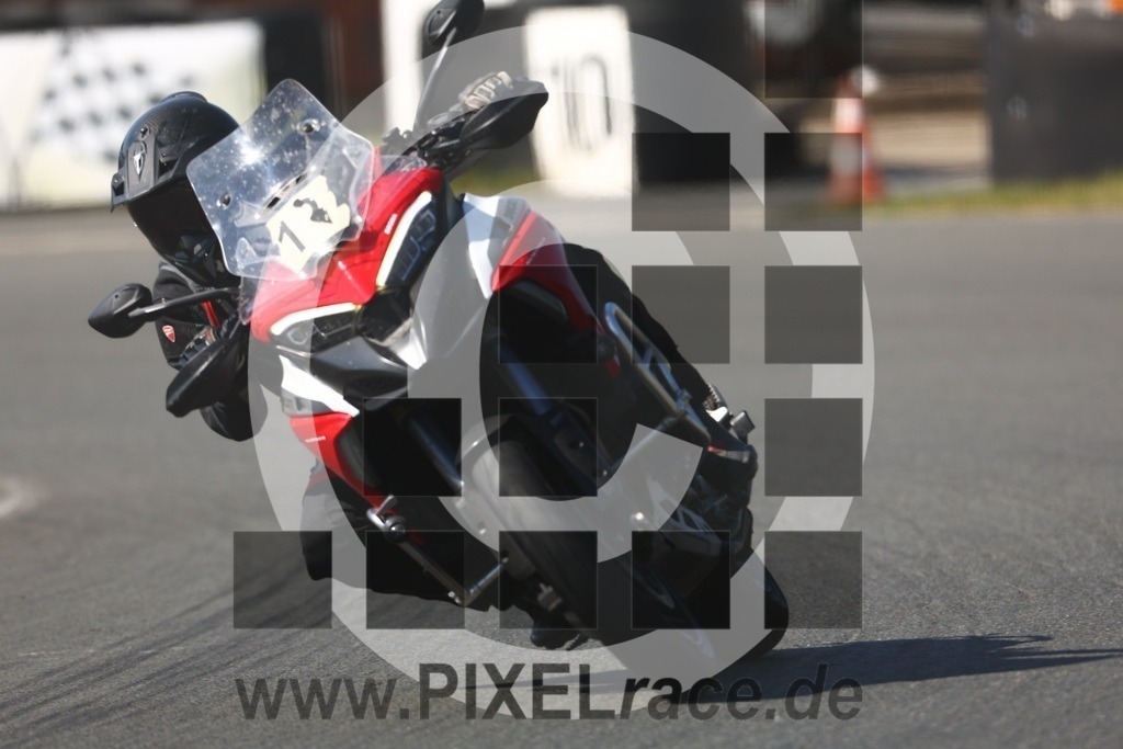 0012-20250513_01632 | Schöne Erinnerungen an spannende Momente - das festzuhalten ist unser Job. PIXELrace.de ist seit 2003 auf den Rennstrecken Europas unterwegs um die Action draußen beim Fahren und die wunderbare Stimmung imm Fahrerlager für euch einzufangen.