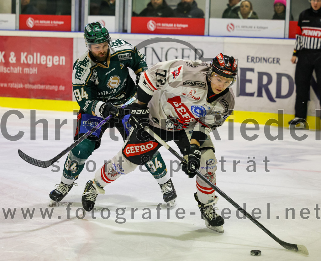 2026-02-08_027_TSV_Erding_gegen_ECDC_Memmingen_Indians | Erding, Deutschland, 08.02.2026:Eishockey, Oberliga Süd 2025 / 2026, 45. Spieltag, TSV Erding gegen ECDC Memmingen Indians, Endergebnis: Markus Eberhardt (Erding Gladiators, #94), Dominik Meisinger (ECDC Memmingen Indians, #22)Foto: Christian Riedel / fotografie-riedel.net