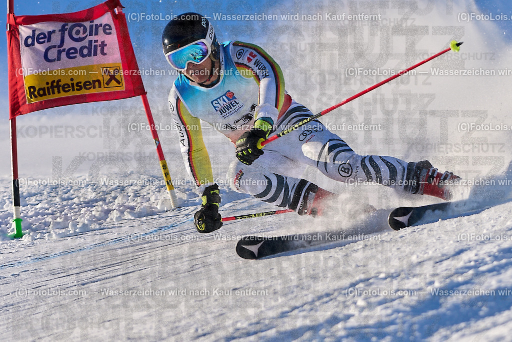 ALP5028_MASTERS-Cup_GS-A Herrn_Etschmann Tobias | (C)FotoLois.com, Alois Spandl. FIS Masters-Cup Wildschönau, Giant Slalom auf der Piste Schatzberg GS, Siegerehrung auf dem Dorfplatz Niederau, Sa 13. Januar 2024.